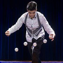 Bounce ball Juggling Act / Clown